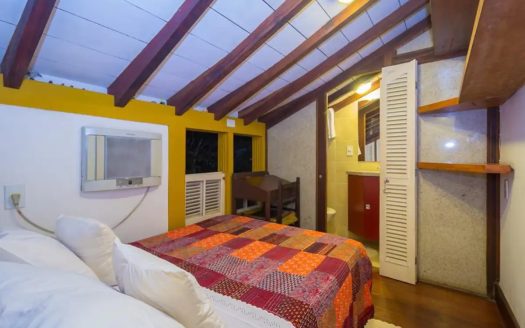 CVP 997 – Harmoniosa Casa a Venda no Centro Histórico a Poucos Passos do Cais