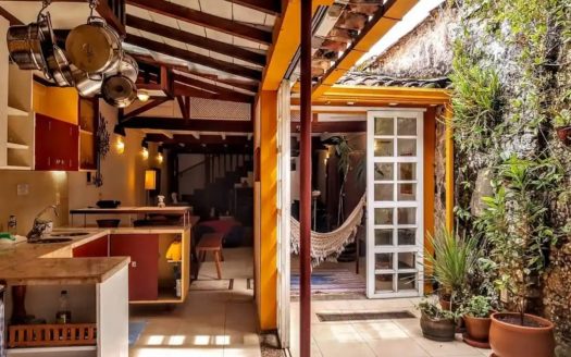 CVP 997 – Harmoniosa Casa a Venda no Centro Histórico a Poucos Passos do Cais