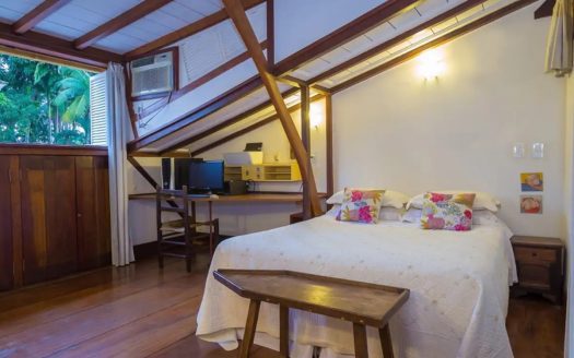 CVP 997 – Harmoniosa Casa a Venda no Centro Histórico a Poucos Passos do Cais