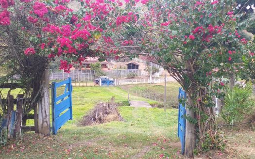 CVC 1142 – Belíssima Chácara a Venda no Bairro Catióca em Cunha – SP