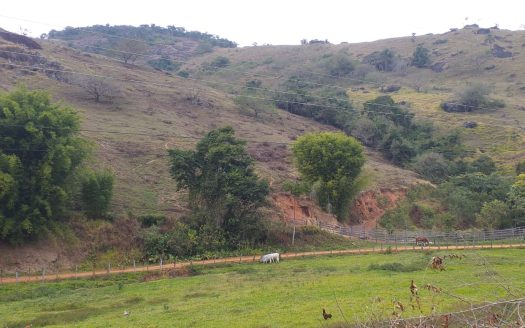CVC 1142 – Belíssima Chácara a Venda no Bairro Catióca em Cunha – SP