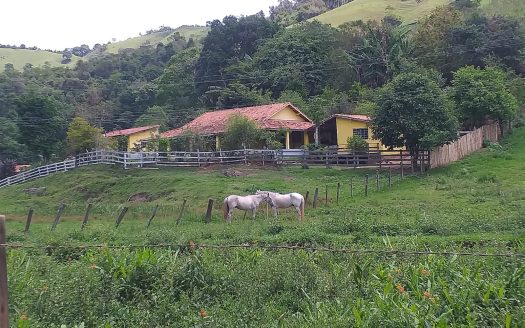 CVC 1142 – Belíssima Chácara a Venda no Bairro Catióca em Cunha – SP