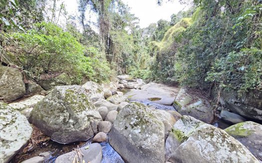 CVP 1310 – Linda Chácara Estilo Colonial com Frente Pra Cachoeira no Bairro do Penha