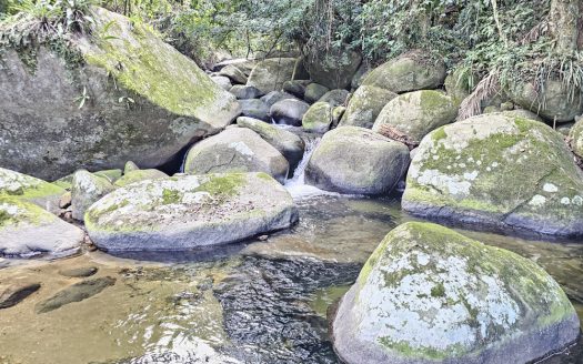 CVP 1310 – Linda Chácara Estilo Colonial com Frente Pra Cachoeira no Bairro do Penha
