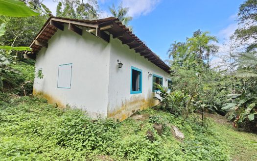 CVP 1310 – Linda Chácara Estilo Colonial com Frente Pra Cachoeira no Bairro do Penha