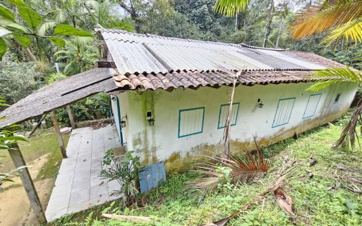 CVP 1310 – Linda Chácara Estilo Colonial com Frente Pra Cachoeira no Bairro do Penha