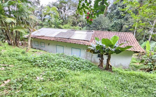 CVP 1310 – Linda Chácara Estilo Colonial com Frente Pra Cachoeira no Bairro do Penha