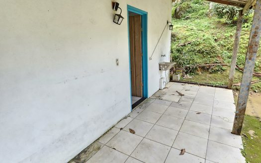 CVP 1310 – Linda Chácara Estilo Colonial com Frente Pra Cachoeira no Bairro do Penha