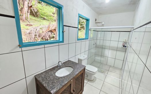 CVP 1310 – Linda Chácara Estilo Colonial com Frente Pra Cachoeira no Bairro do Penha