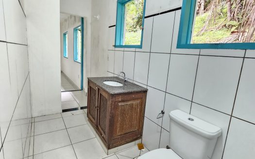 CVP 1310 – Linda Chácara Estilo Colonial com Frente Pra Cachoeira no Bairro do Penha