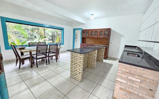 CVP 1310 – Linda Chácara Estilo Colonial com Frente Pra Cachoeira no Bairro do Penha