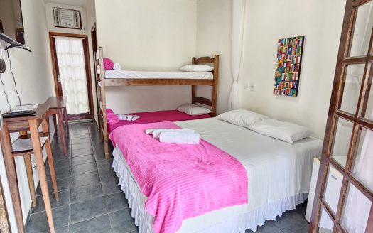 PVP 1335 – Linda Pousada no Bairro Vila Colonial em Paraty RJ