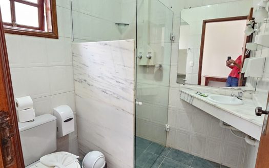 PVP 1335 – Linda Pousada no Bairro Vila Colonial em Paraty RJ