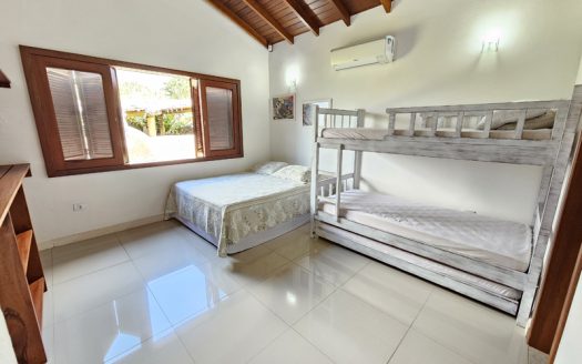 CVP 1352 – Charmosa Casa Com Linda Vista para o Mar em Condomínio Alto Padrão no Bairro Praia Grande em Paraty