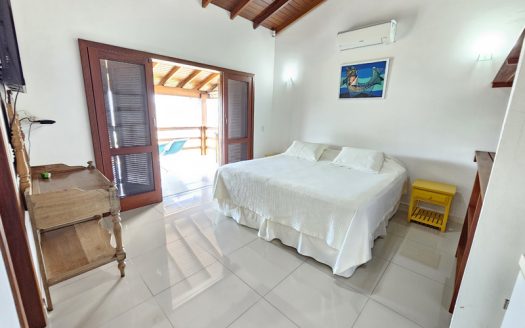 CVP 1352 – Charmosa Casa Com Linda Vista para o Mar em Condomínio Alto Padrão no Bairro Praia Grande em Paraty