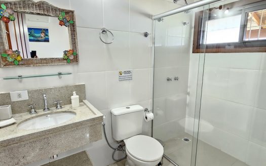 CVP 1352 – Charmosa Casa Com Linda Vista para o Mar em Condomínio Alto Padrão no Bairro Praia Grande em Paraty