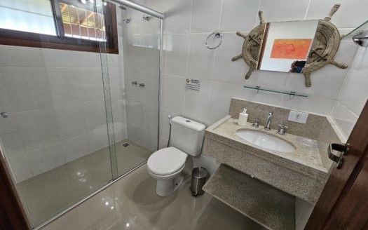 CVP 1352 – Charmosa Casa Com Linda Vista para o Mar em Condomínio Alto Padrão no Bairro Praia Grande em Paraty