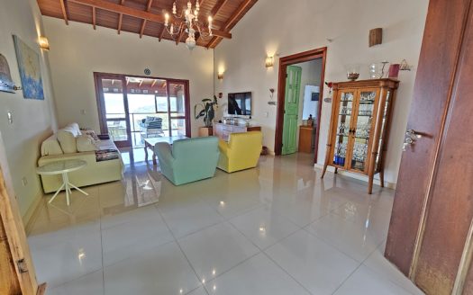 CVP 1352 – Charmosa Casa Com Linda Vista para o Mar em Condomínio Alto Padrão no Bairro Praia Grande em Paraty