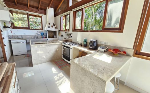 CVP 1352 – Charmosa Casa Com Linda Vista para o Mar em Condomínio Alto Padrão no Bairro Praia Grande em Paraty