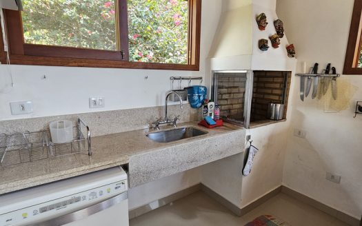 CVP 1352 – Charmosa Casa Com Linda Vista para o Mar em Condomínio Alto Padrão no Bairro Praia Grande em Paraty