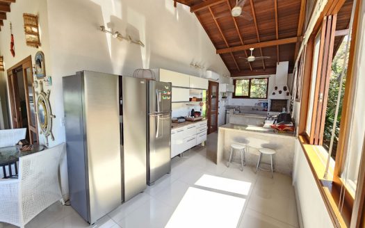 CVP 1352 – Charmosa Casa Com Linda Vista para o Mar em Condomínio Alto Padrão no Bairro Praia Grande em Paraty