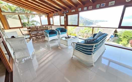 CVP 1352 – Charmosa Casa Com Linda Vista para o Mar em Condomínio Alto Padrão no Bairro Praia Grande em Paraty