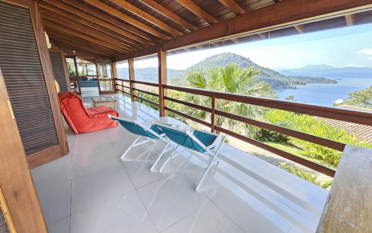 CVP 1352 – Charmosa Casa Com Linda Vista para o Mar em Condomínio Alto Padrão no Bairro Praia Grande em Paraty