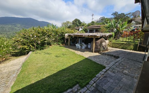 CVP 1352 – Charmosa Casa Com Linda Vista para o Mar em Condomínio Alto Padrão no Bairro Praia Grande em Paraty