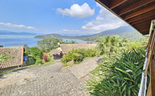 CVP 1352 – Charmosa Casa Com Linda Vista para o Mar em Condomínio Alto Padrão no Bairro Praia Grande em Paraty