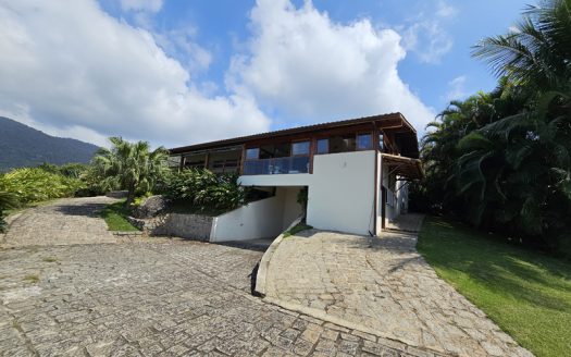 CVP 1352 – Charmosa Casa Com Linda Vista para o Mar em Condomínio Alto Padrão no Bairro Praia Grande em Paraty