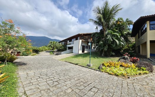 CVP 1352 – Charmosa Casa Com Linda Vista para o Mar em Condomínio Alto Padrão no Bairro Praia Grande em Paraty