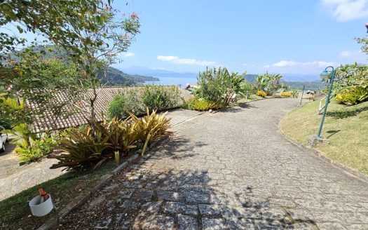 CVP 1352 – Charmosa Casa Com Linda Vista para o Mar em Condomínio Alto Padrão no Bairro Praia Grande em Paraty