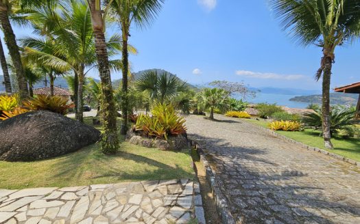 CVP 1352 – Charmosa Casa Com Linda Vista para o Mar em Condomínio Alto Padrão no Bairro Praia Grande em Paraty