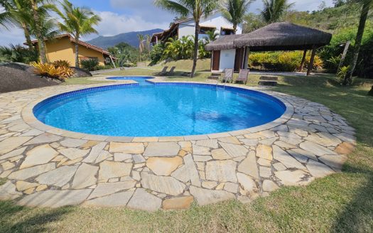 CVP 1352 – Charmosa Casa Com Linda Vista para o Mar em Condomínio Alto Padrão no Bairro Praia Grande em Paraty